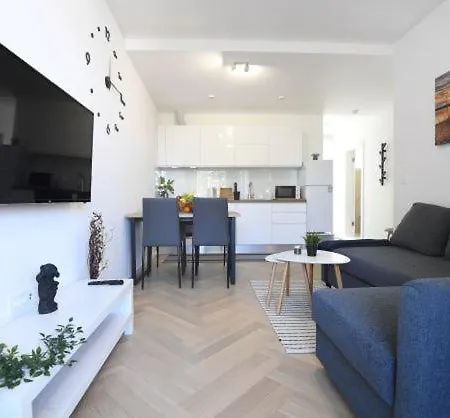 Apartmani Plazina Petrcane Exterior photo